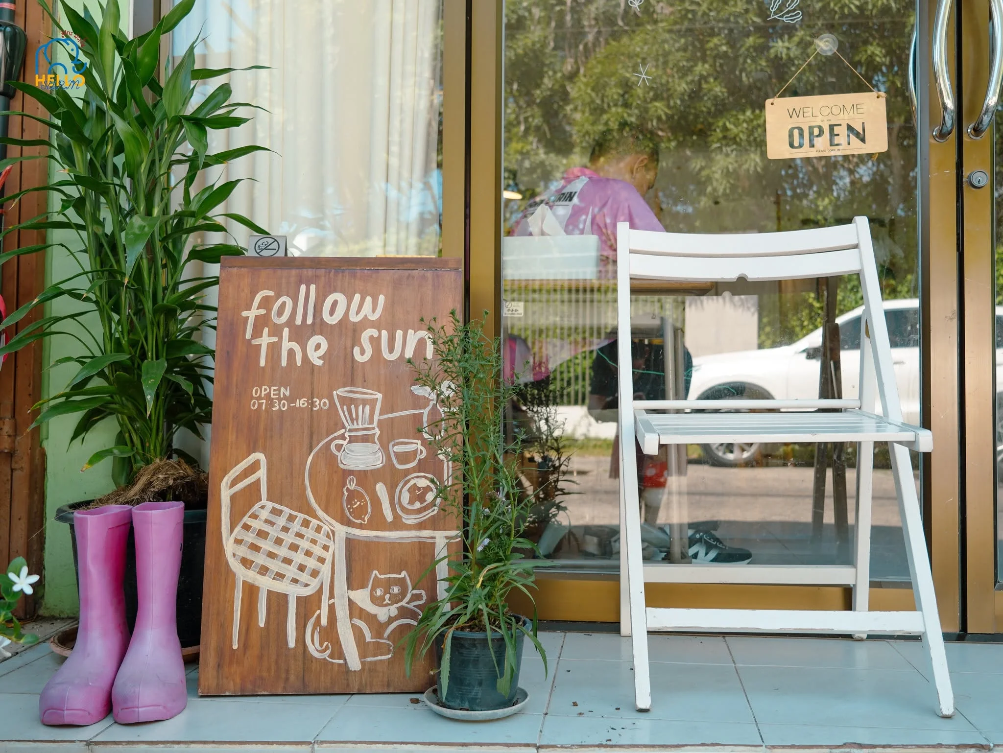Follow the sun.home cafe-4