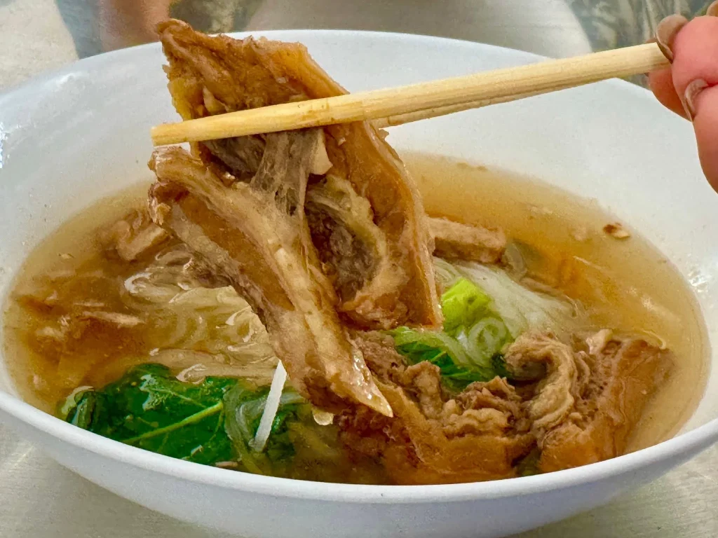 ก๋วยเตี๋ยวถนอมมิตร 2-3