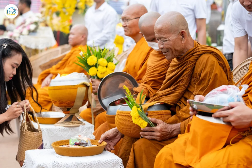 ตักบาตรบนหลังช้าง2568-2